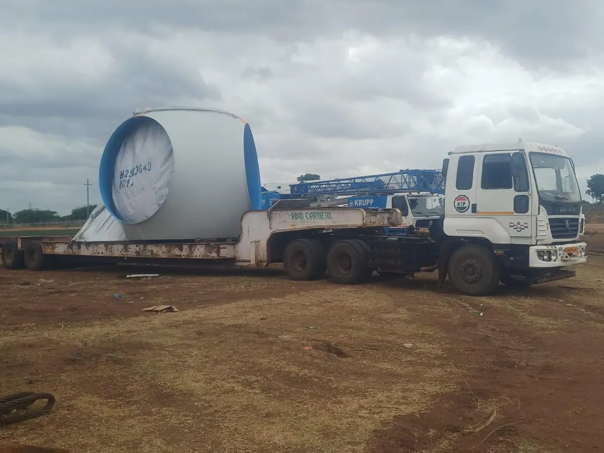 Hub component transport on low bed trailer